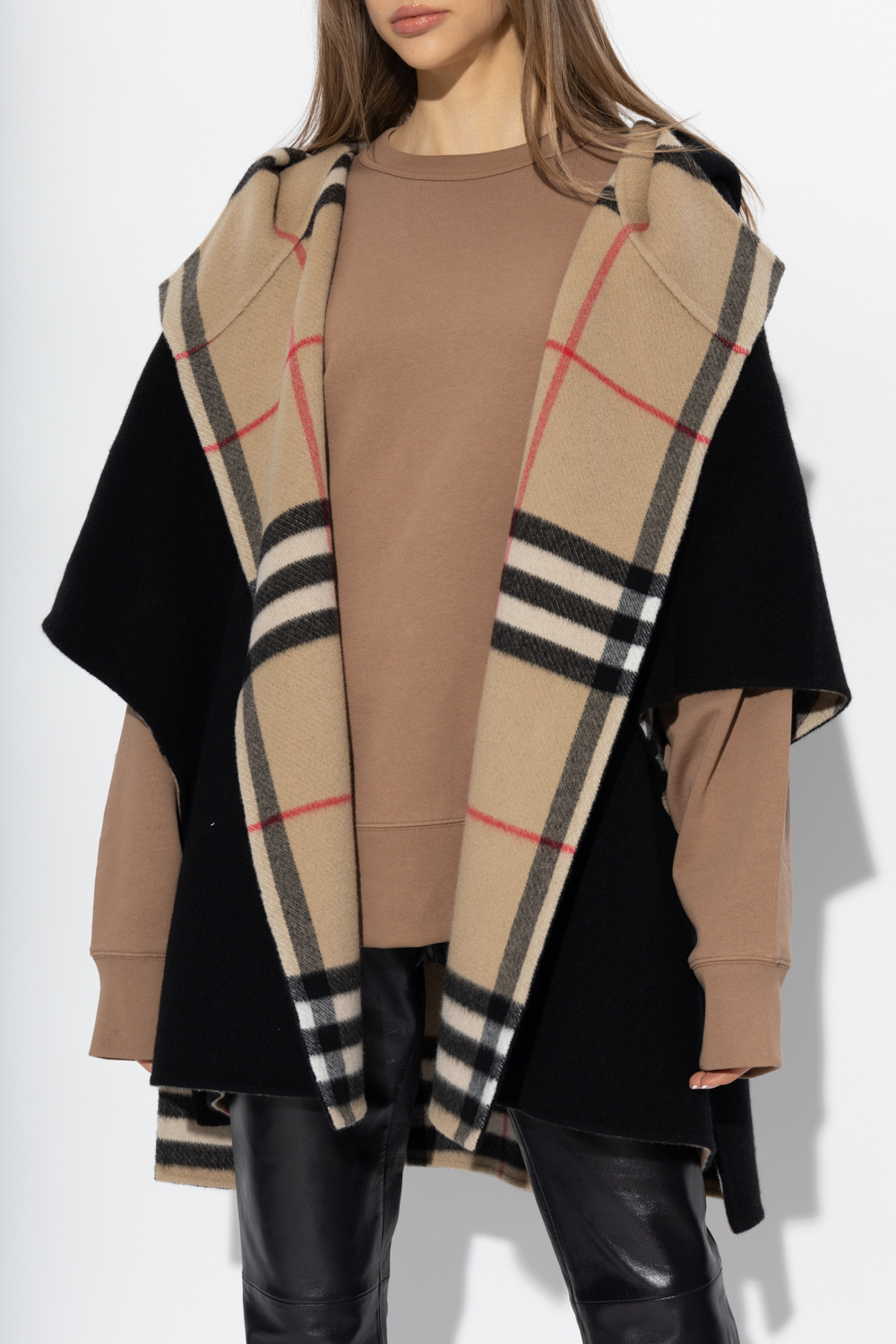 Black Cashmere poncho Burberry SchaferandweinerShops TW Burberry Pantoletten mit Logo Stickerei Nude